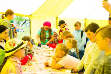 Haziran 8-12, 2018 üzerinde Tyumen, Rusya'da meydana geldi gökyüzü ve toprak ethnofestival