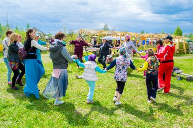 Master class kadın dairesel dans etmek, gökyüzü ve toprak eth