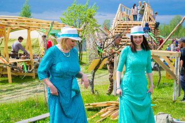 Master class kadın dairesel dans etmek, gökyüzü ve toprak eth