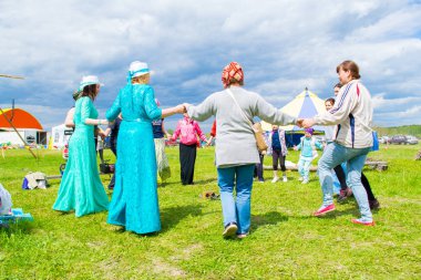 Master class kadın dairesel dans etmek, gökyüzü ve toprak eth