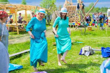 Master class kadın dairesel dans etmek, gökyüzü ve toprak eth