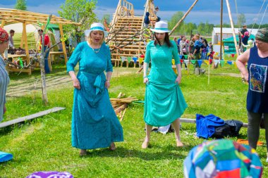 Master class kadın dairesel dans etmek, gökyüzü ve toprak eth