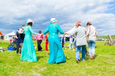 Master class kadın dairesel dans etmek, gökyüzü ve toprak eth