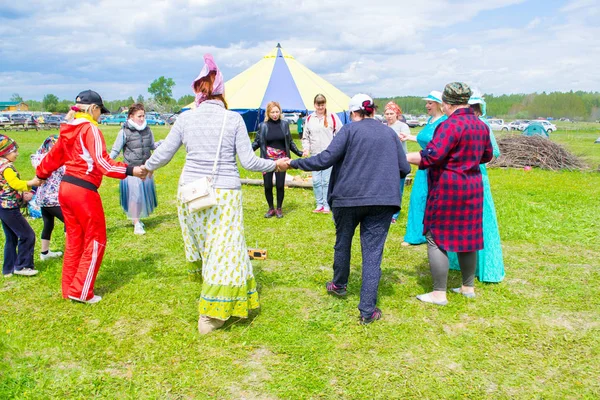 天空和地球 Ethnofestival 已经发生在琼 2018 在秋明州 俄罗斯 — 图库照片