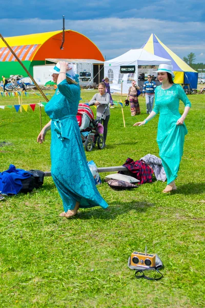 Master class kadın dairesel dans etmek, gökyüzü ve toprak eth