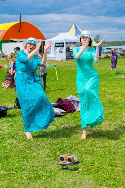 Master class kadın dairesel dans etmek, gökyüzü ve toprak eth