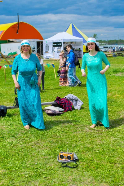 Master class kadın dairesel dans etmek, gökyüzü ve toprak eth