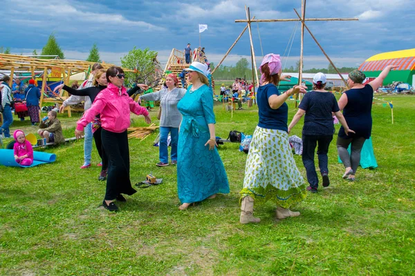 天空和地球 Ethnofestival 已经发生在琼 2018 在秋明州 俄罗斯 — 图库照片
