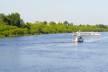 Tyumen, Rusya, 16 Temmuz 2018: Amiral ve Tyumen motorlu gemi float yolcular ile nehrin dibini