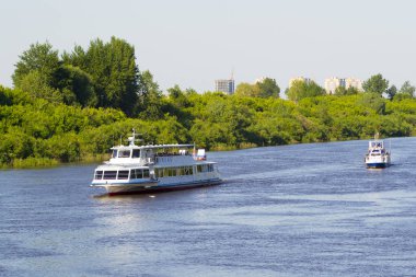 Tyumen, Rusya, 16 Temmuz 2018: Amiral ve Tyumen motorlu gemi float yolcular ile nehrin dibini