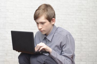 Rus laptop ile ağız kavgası