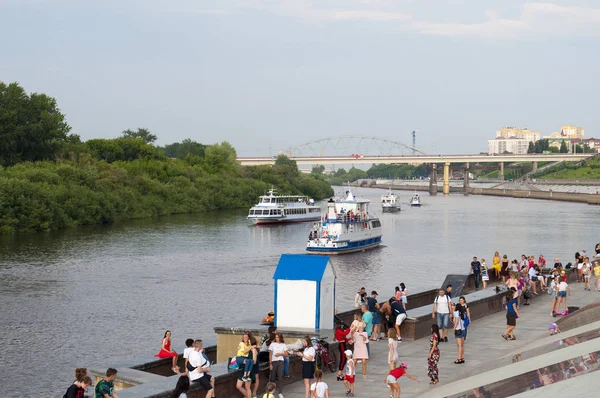 Tyumen Rusia Julio 2018 Barcos Motorizados Pie Flotan Largo Del — Foto de Stock