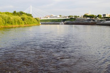 Asma köprü ve Tura nehir setin Tyumen, Rusya