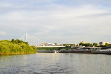 Asma köprü ve Tura nehir setin Tyumen, Rusya