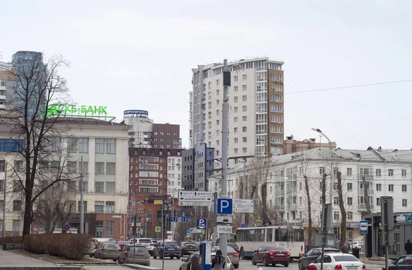Yekaterinburg, Rússia, em 13 de abril de 2019: arranha-céus do edifício — Fotografia de Stock