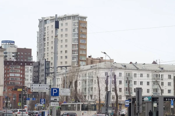 Yekaterinburg, Rússia, em 13 de abril de 2019: arranha-céus do edifício — Fotografia de Stock