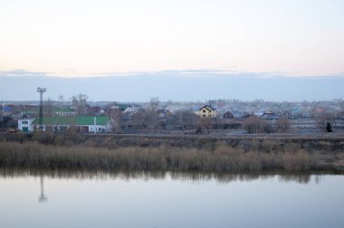 Tyumen, Rusya, 19 Nisan 2019: Bir parçanın düşük bina üzerinde t