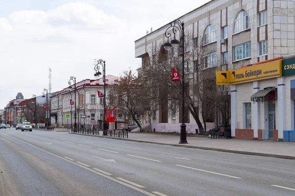 Τουμέν, Ρωσία, στις 1 Μαΐου 2019: ένας από τους κεντρικούς δρόμους της πόλης, — Φωτογραφία Αρχείου
