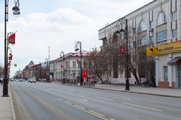 Tyumen, Russia, on May 1, 2019: one of the central city streets, — Stock Photo, Image