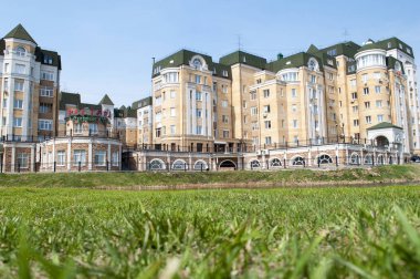 Tyumen, Rusya, 8 Mayıs 2019: Konut kompleksi Lake pasajlar.