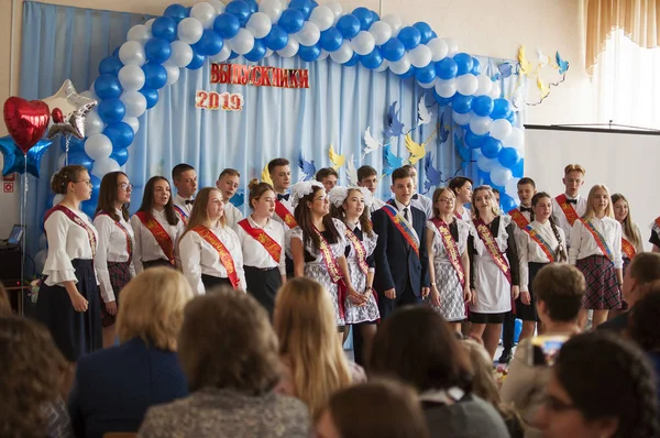 2019년 5월 20일 러시아 투멘: 고등학교 졸업생 — 스톡 사진