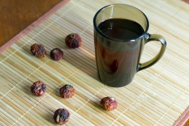 Bambu peçetesiyle çay içerken hayat devam ediyor.