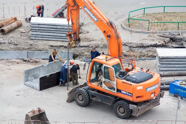 Tyumen Russia August 2020 Replacing Old Rusty Water Pipes New — Stock Photo, Image