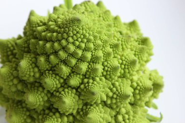 Romanesco sebze beyaz arka plan üzerinde