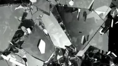 yavaş hareket ile kırık ve kırık cam