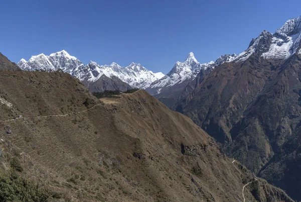 珠穆朗玛峰 洛子峰和 Dablam 尼泊尔珠穆朗玛峰大本营徒步旅行 — 图库照片