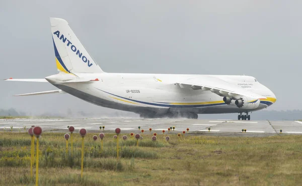 124 100M 150 Ruslan Transportador Carga Aeronaves Ucraniana Aeroporto Gostomel — Fotografia de Stock