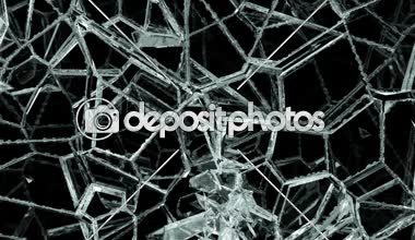 Ağır çekimde tahribe Shattered cam parçaları. Alfa mat