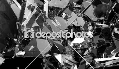 Ağır çekimde tahribe Shattered cam parçaları. Alfa mat