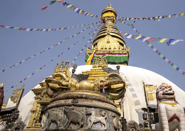 仏教のストゥーパとカトマンズ ネパールの仏教の宗教の Swayambunath 寺こんごう — ストック写真