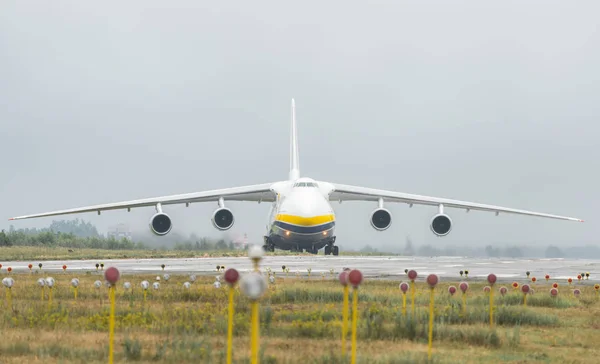 124 100M 150 Ruslan Transportador Carga Aeronaves Ucraniana Aeroporto Gostomel — Fotografia de Stock