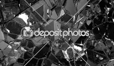 Küçük siyah arka plan üzerine kırık cam parçaları