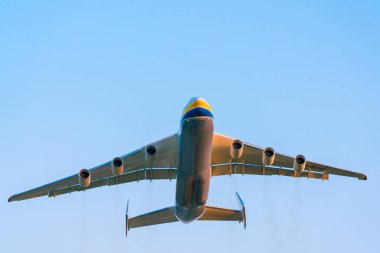 Antonov An-225 MRIYA uçak Kiev, Ukrayna Kyiv havaalanından alır. Bu dev kargo uçağı şimdiye kadar yapılmış en ağır uçağıdır. Yaz 2018