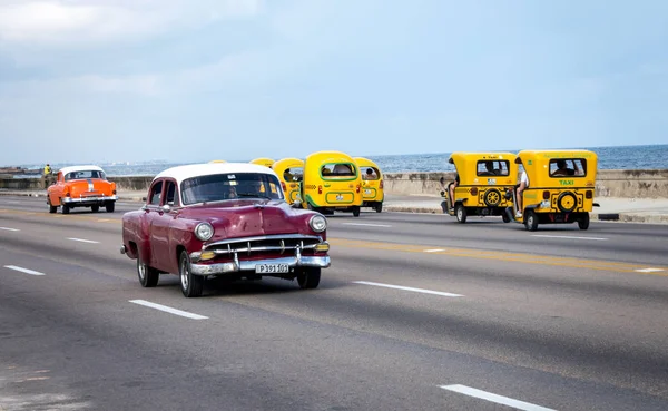 Taxi Régi Retro Hegyi Kubában Malecon Útszakaszon Rögzített — Stock Fotó