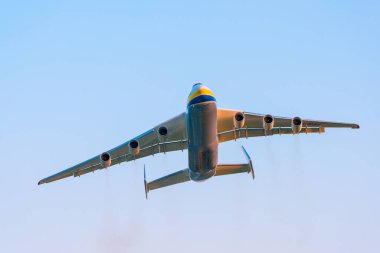 Antonov An-225 MRIYA uçak Kiev, Ukrayna Kyiv havaalanından alır. Bu dev kargo uçağı şimdiye kadar yapılmış en ağır uçağıdır. Yaz 2018