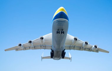 Kiev, Ukrayna Kyiv havaalanına iniş Antonov An-225 MRIYA uçak. Bu dev kargo uçağı şimdiye kadar yapılmış en ağır uçağıdır. Yaz 2018