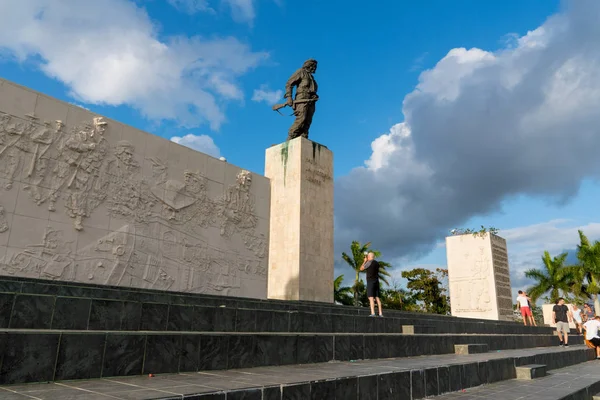 Ernesto Che Guevara'nın Türbesi, Anıt ve Anıtı Santa Clara, Küba, Che Guevara Meydanı'nda yer alan. Bahar 2018 yakalanan
