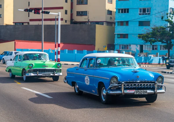 Retro Taxi Gépkocsi Turisták Itt Havanna Kuba Malecon Útszakaszon Tavaszi — Stock Fotó
