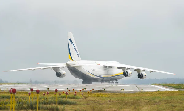 124 100M 150 Ruslan Transportador Carga Aviones Ucranianos Aeropuerto Gostomel —  Fotos de Stock
