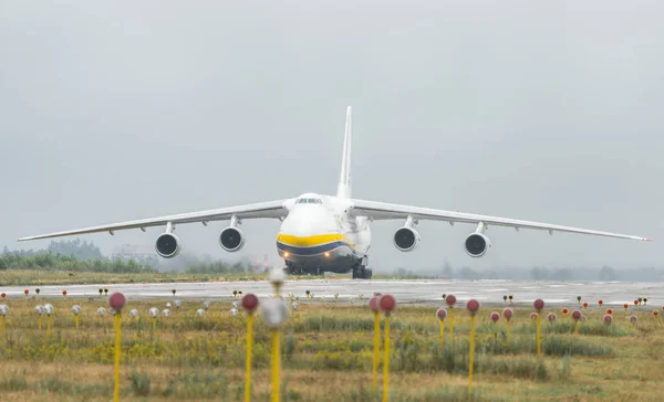 124 100M 150 Ruslan Transportador Carga Aeronaves Ucraniana Aeroporto Gostomel — Fotografia de Stock