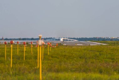 Antonov An-225 MRIYA uçak Kiev, Ukrayna Kyiv havaalanından alır. Bu dev kargo uçağı şimdiye kadar yapılmış en ağır uçağıdır. Yaz 2018