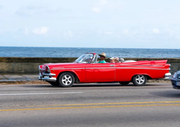 Red Retro Taxi Car Tourists Havana Cuba Captured Malecon Roadway — Stock Photo, Image