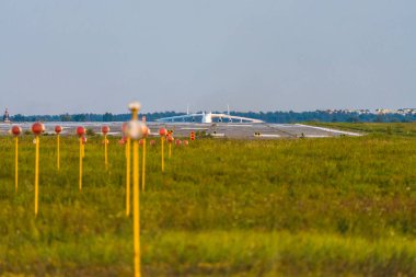 Antonov An-225 MRIYA uçak Kiev, Ukrayna Kyiv havaalanından alır. Bu dev kargo uçağı şimdiye kadar yapılmış en ağır uçağıdır. Yaz 2018