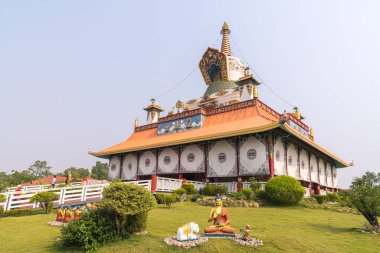 Büyük Drigung Kagyud Lotus Stupa Lumbini içinde. Budizm Nepal. Yaz 2018
