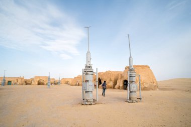 Tatooine gezegen manzara kümeleri için kayan yıldız savaşları film Sahara Çölü'nde terk edilmiş. Sahara, Tunus, 2016 olabilir