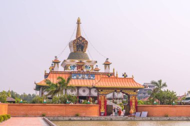 Büyük Drigung Kagyud Lotus Stupa Lumbini içinde. Budizm Nepal. Yaz 2018